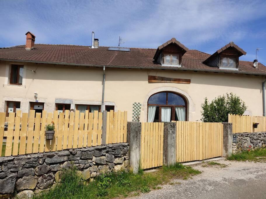 Les Cabanes De Pellier Charcier Экстерьер фото